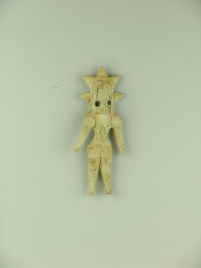 MEHRGARH (3000 av. J.C.) Idole masculine, portant un collier orné d'un pendentif...