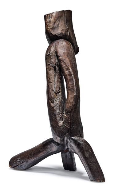 WANG KEPING (1949) 
人物，约1990年

木雕，背部下方有签名

H.82.5厘米



来源：欧洲私人收藏



购买者将获得日期为17/06/2008的艺术家证书。





王克平...