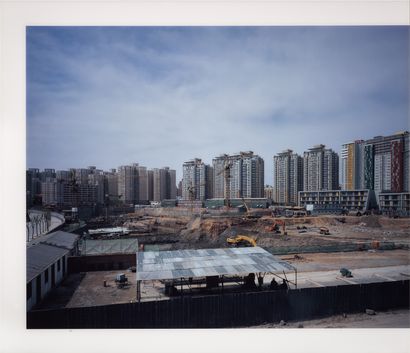 WENG FEN (1961) 
鸟瞰图--新北京，2007年。

C版

两张彩色样张，右下角有签名、编号1/10和2007年的日期。

140 x 120 +...