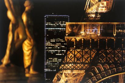 null 两个镜头。美术版画，40 x 30厘米（包括页边距）。法国：埃菲尔铁塔被照亮，蒙帕纳斯铁塔，从特罗卡德罗出发.-俄罗斯：斯塔夫罗波尔军事学院的学生在横...