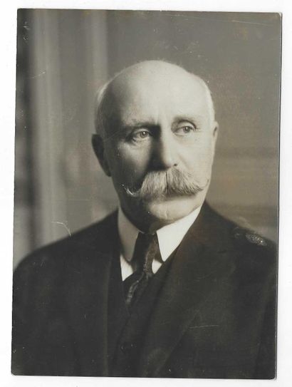 PÉTAIN, Philippe (1856-1951), maréchal et homme d'État français. L. A. S. ，致"亲爱的...