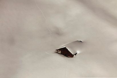 null 三枪。美术版画，40 x 30厘米（包括页边距）。浮雕角章的APF和真实性证书。- 2009年3月13日，被埋在Méraillet山口（Arêches-Beaufort，Savoie）雪下的小木屋。-...