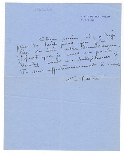 COLETTE, Sidonie Gabrielle dit (1873-1954), femme de lettres française. 2个L.A.S.，给一个朋友。[1945年和1946年？]1页半英寸4。博若莱街9号的印刷信笺。通常的蓝色纸张。
"[......]我将永远读你的稿子!但我通常收到的，除了"Jeu...