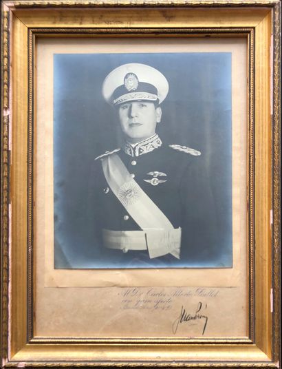 PERÓN, Juan (1895-1974), président argentin de 1946 à 1955. 蒙太奇上有签名的照片。1947年3月10日，布宜诺斯艾利斯。时代银版画（26.5...