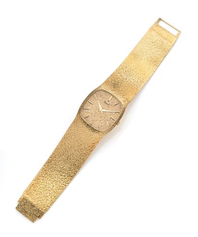 PIAGET Montre bracelet en or 18k (750). Boîtier tonneau avec fond fermeture à vis....