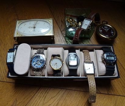 null Lot of watches, costume jewellery and coin lot
