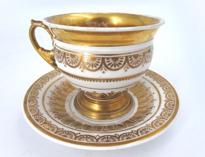 null Porcelain cup and saucer. XIXth