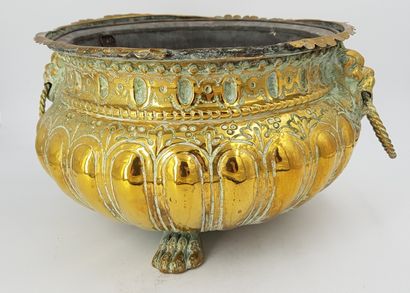 null Brass tripod planter. Handles with stylized lion's head decoration. 

H.20 ...