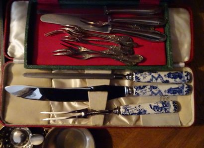 null Set of silver plated metal cutlery and knives with silver handle from the Christofle...