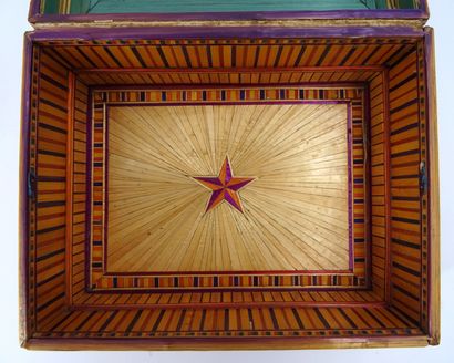 null Straw marquetry box with its filling.
