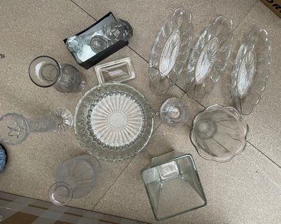 null 一批玻璃器皿。