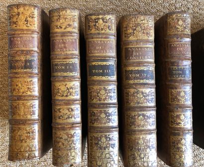 null 
Batch of bound books including Pastorale Parisienne