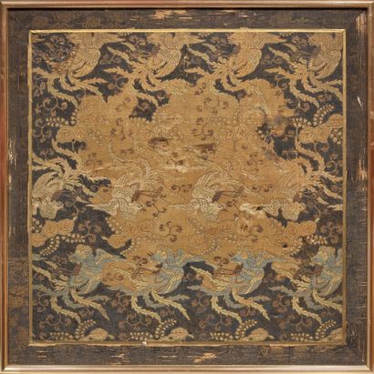 JAPON - Début Epoque Embroidery with polychrome silk threads, alternating friezes...