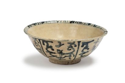 JAPON et Corée - XXe siècle Set of two small bowls and a miniature porcelain vase...