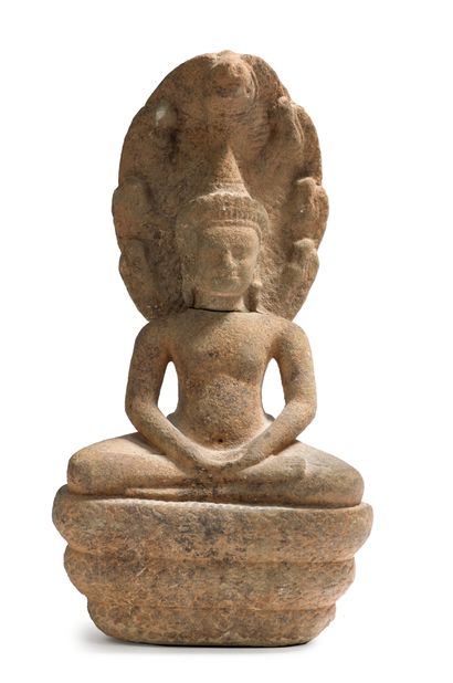 CAMBODGE - PÉRIODE KHMÈRE, ANGKOR VAT, XIIE SIÈCLE Sandstone Muchalinda Buddha statuette,...