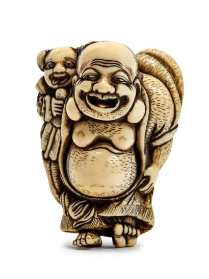 JAPON - Epoque EDO (1603 - 1868) Large ivory netsuke, Hotei standing smiling broadly,...