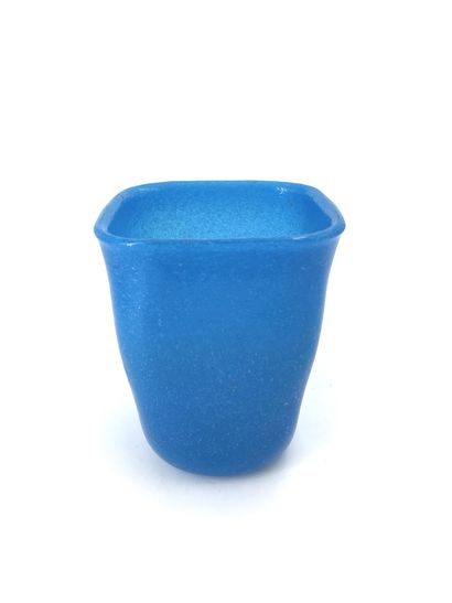 Jean SALA (1895-1976) 
Vase quadrangulaire en verre malfin bleu signée sous la base
H...