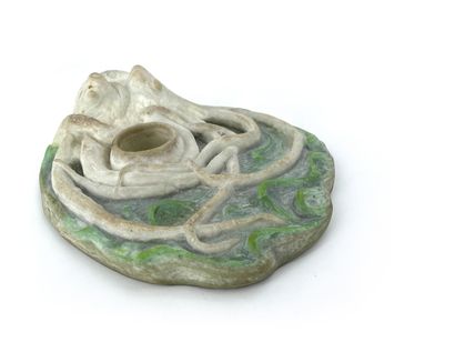 Georges DESPRET (1862-1952) 
Octopus" inkwell in green and white glass
Signed with...