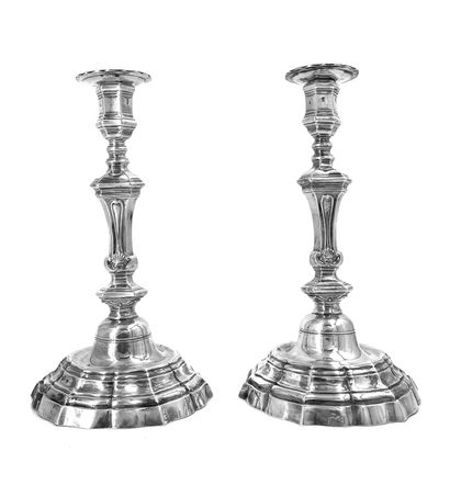 null Pair of silver candlesticks with a scalloped base, umbilicus engraved with a...