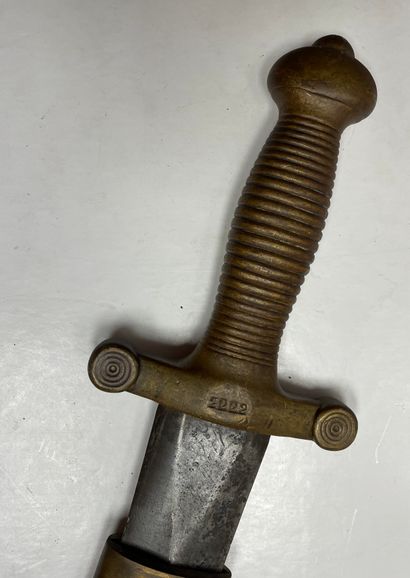 null Glaive d'infanterie modèle 1831
Monture en bronze. Lame à arête médiane. Fourreau...