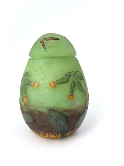 DAUM Nancy 
Egg candy box in green and mauve mixed glass. Decorated with cuckoos...