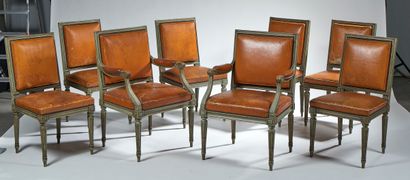 null 
Suite de six chaises et deux fauteuils en bois relaqué gris à pieds cannelées...