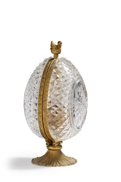 Maison BAGUES attribué à 
Cut crystal and gilt bronze egg ending in a goose opening...