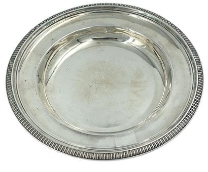 null Small silver bowl with gadrooned edge.
Goldsmith : ODIOT in Paris. Minerva mark
D....