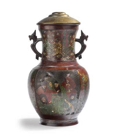 null Vase monté en lampe en bronze à patine brune à décor émaillé de personnages
Japon
H...