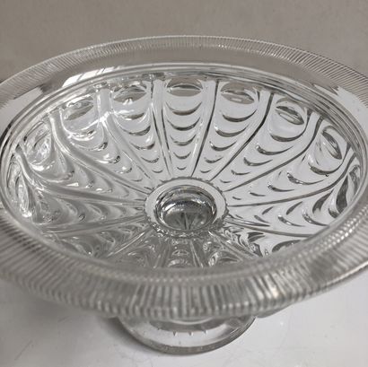 BACCARAT A moulded and draped crystal fruit bowl with star decoration on the foot.
Drapery...