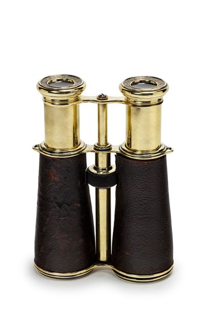 null Pair of brass binoculars, leather-wrapped body
Signed LEMAIRE in Paris
France,...