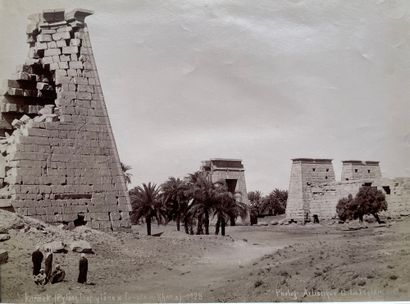 null 十张照片
庞贝柱、埃及女人、开罗露天市场、卡纳克、大篷车、尼罗河洪水、神庙......
10套照片，画册印刷品，约1860-1880年。