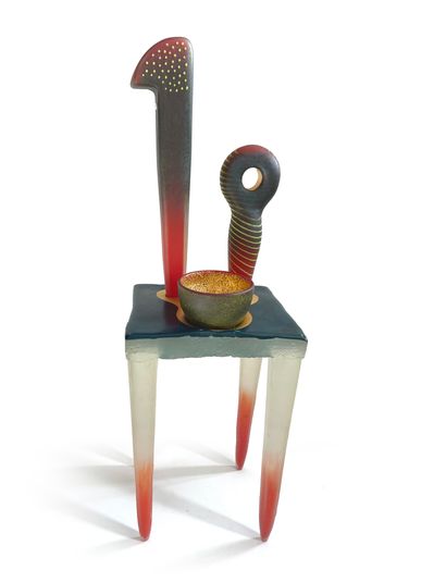 Travail des années 1990 
Table sculpture en verre partiellement émaillé et doré
H...