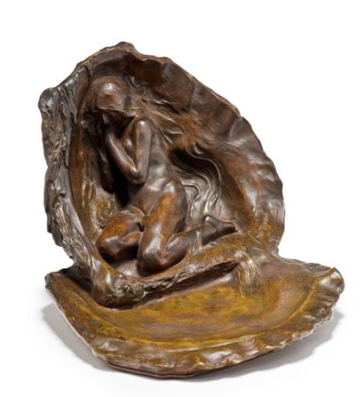 Max BLONDAT (1872-1926) 
La Perle
Sculpture forming a pot hole in brown patina bronze
Signed...