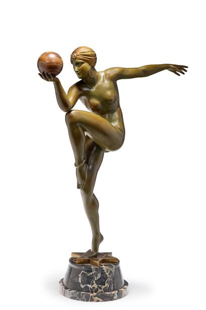 Maurice GUIRAUD RIVIERE (1881-1947) 
Stella
Sculpture en bronze à patine verte et...