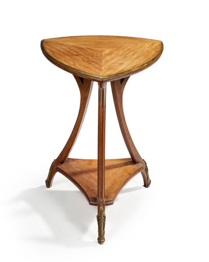 Louis MAJORELLE (1859-1926) 
Mahogany veneered pedestal table with two triangular...