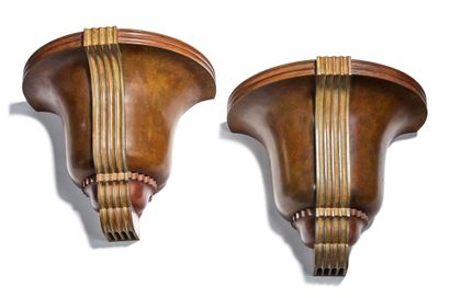 TRAVAIL DE STYLE ART DECO Pair of sconces in bronze with brown patina
H : 40 cm W...
