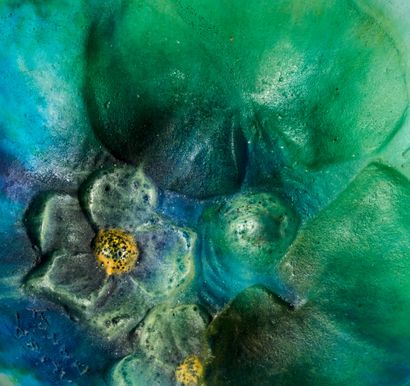 Amalric WALTER (1870-1959) 
Coupe en pâte de verre polychrome à décor floral
Signée
Vers...