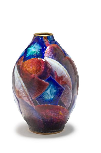 Camille FAURÉ (1874-1956) 
Vase ovoïde forme «Arthur» en cuivre recouvert d'émaux...