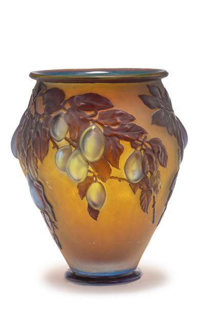 ÉTABLISSEMENTS GALLÉ Vase ovoïde en verre soufflé-moulé à décor en relief dégagé...