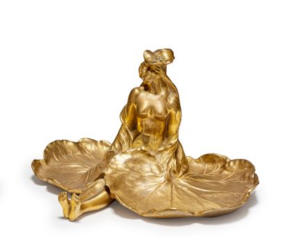 Raoul LARCHE (1860-1912) 
Vide poches en bronze doré à décor d'une femme et de feuilles
Signé...