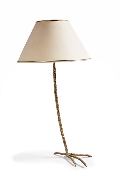 François MELIN (XXème) 
Gilded brass lamp featuring a gallinaceous leg
H : 70 cm