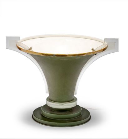TRAVAIL 1950 
Lampe en métal patiné vert agrémentée d'éléments en verre formant anses
H...