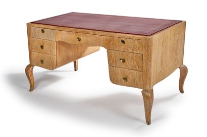 RENE PROU, attribué à 


Oak desk with a rectangular top covered in red leather with...