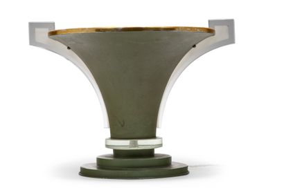 TRAVAIL 1950 
Lampe en métal patiné vert agrémentée d'éléments en verre formant anses
H...