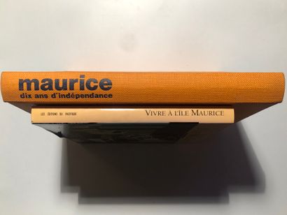 null 2 Volumes : "MAURICE, DIX ANS D'INDÉPENDANCE", Ed. Ilse de France, 1977, Tranche...