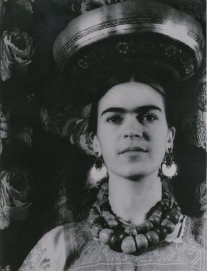  Frida KAHLO, 1932 Par le photographe Carl Van Vetchen Tirage argentique c. 1950,... Gazette Drouot