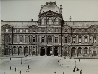 Albert HAUTECOeUR (attr.) Le Louvre, Paris, c. 1890 Tirage sur papier albuminé monté...
