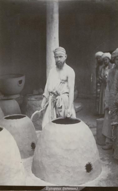 Alexander K. ENGEL Boukhara: fabricant de fours, habitant de Boukhara, palais du...