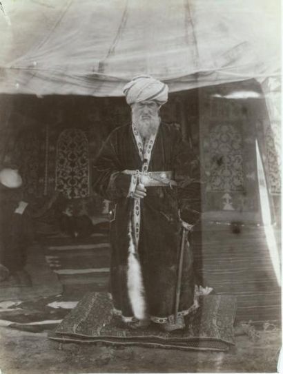 AUTEUR non identifié Vieil homme barbu en tenue traditionnelle Tirage sur papier...